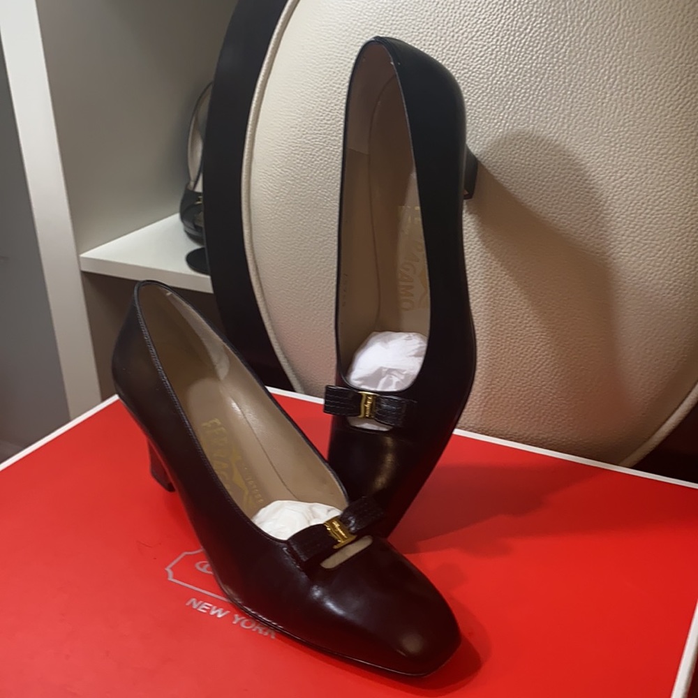 Salvatore Ferragamo used in good condition clean. - Picture 9 of 12